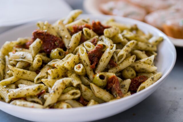 Pesto tjestenina recept bosiljak mediteranska kuhinja maslinovo ulje pinjoli parmezan kuhanje savjeti
