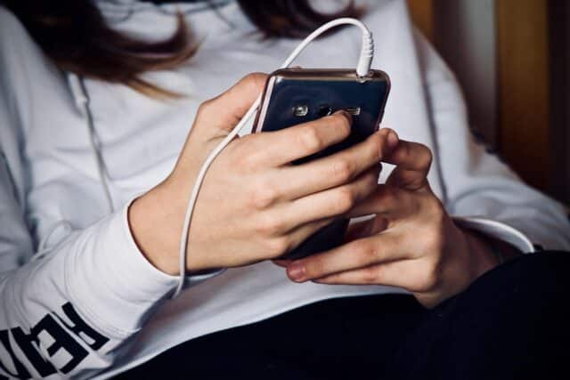 pametni telefoni 2025, novi mobiteli, tehnologija, 5G, AI u mobitelima, inovacije, budućnost mobilnih, ekrani, baterije, mobiteli s kamerom