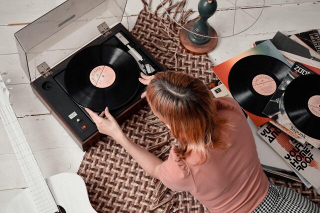 vinil ploče glazba generacija Z gramofon streaming nostalgija kultura trendovi glazbena industrija