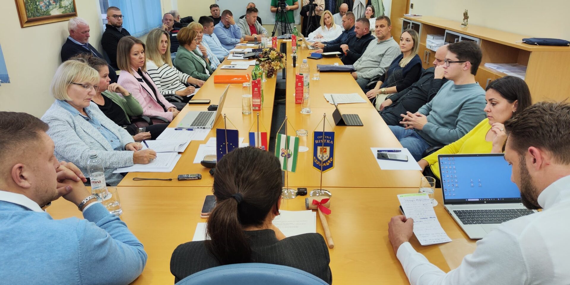 0bef76ff-b9c0-4ef6-aa4a-adc81b03f58e