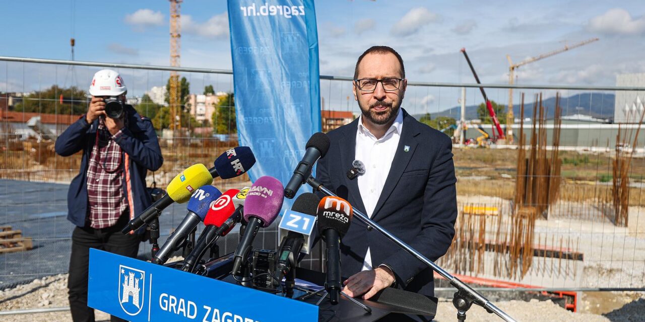 Gradonačelnik Tomašević u obilasku gradnje stadiona u Kranjčevićevoj ulici