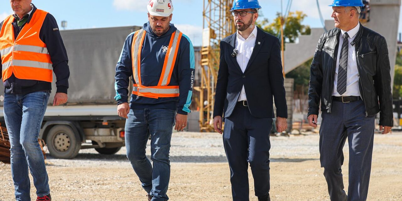 Gradonačelnik Tomašević u obilasku gradnje stadiona u Kranjčevićevoj ulici