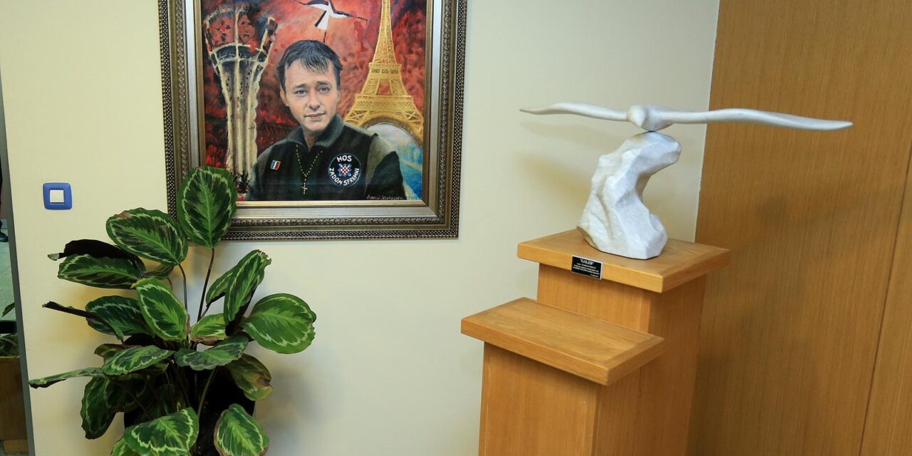 Vukovar: Slika ratnog dragovoljca Jean Michela Nicoliera u Gradskom poglavarstvu