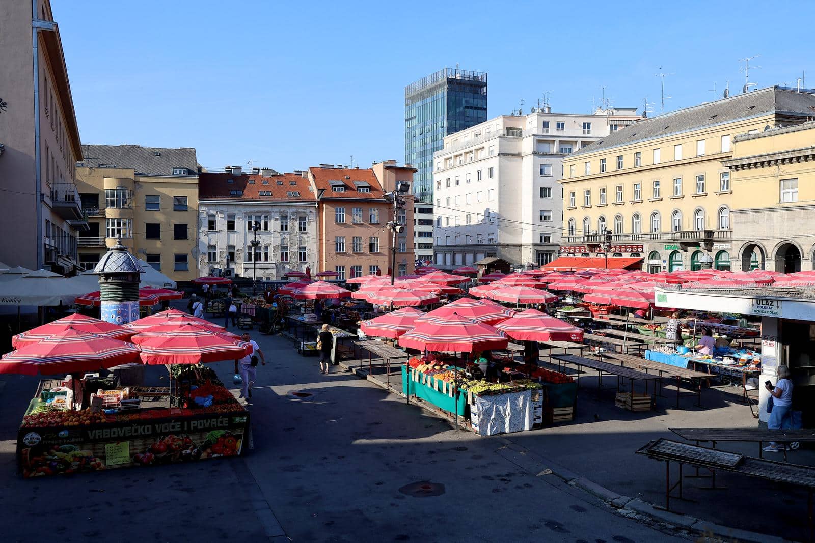 Zagreb: Skromna ponuda na tržnici Dolac