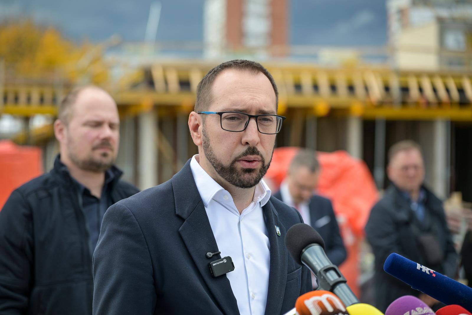 Zagreb: Gradonačelnik Grada Zagreba Tomislav Tomašević obišao je radove na izgradnji Osnovne škole Horvati na Knežiji