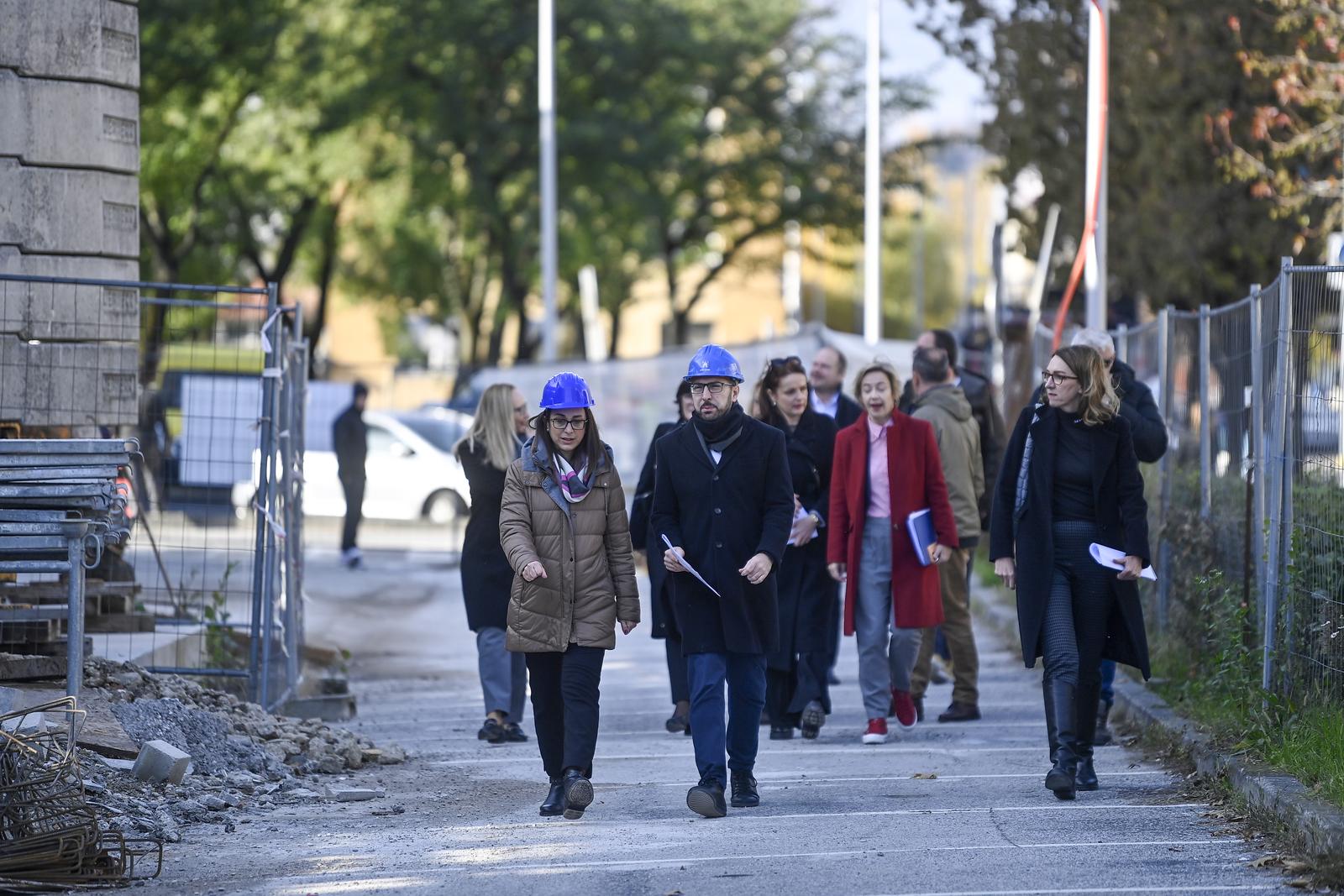 Gradonačelnik Tomašević sa suradnicima obišao radove na cjelovitoj obnovi Doma zdravlja Zagreb – Zapad