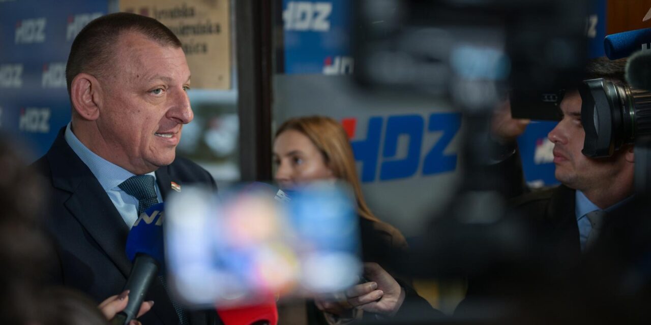 Zagreb: Dolazak članova HDZ-a na sjednicu šireg Predsjedništva i Nacionalnog odbora stranke