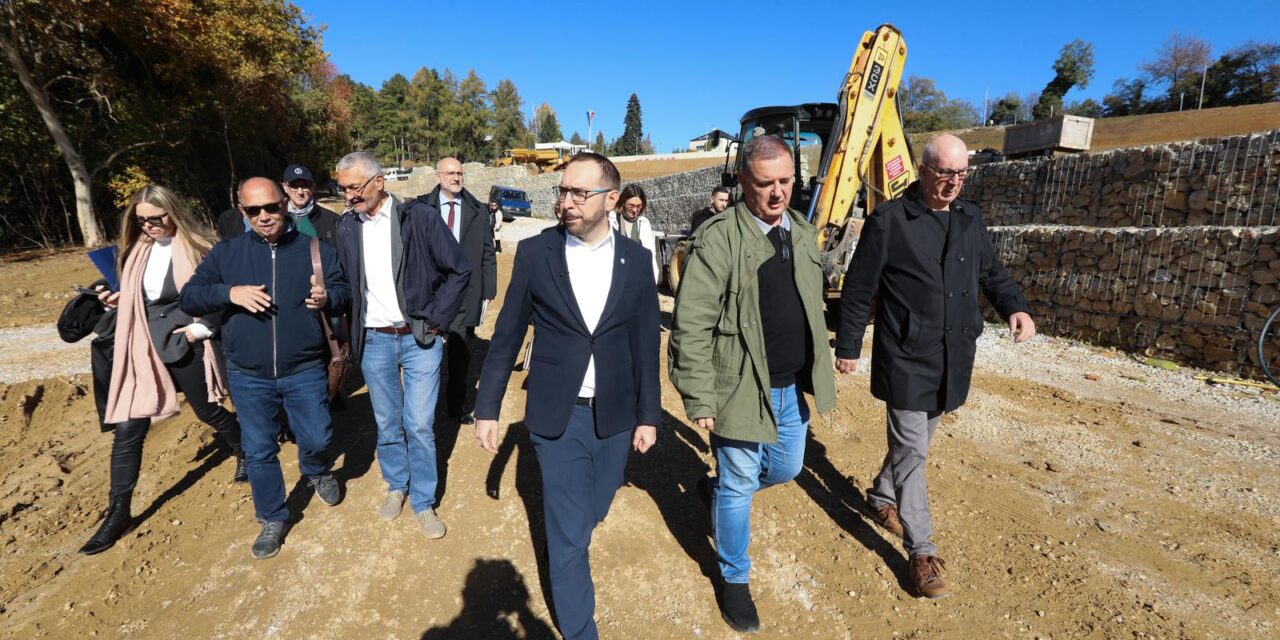 Zagreb: Gradonačelnik Tomislav Tomašević i zamjenici obišli završne radove na sanaciji klizišta na Pantovčaku