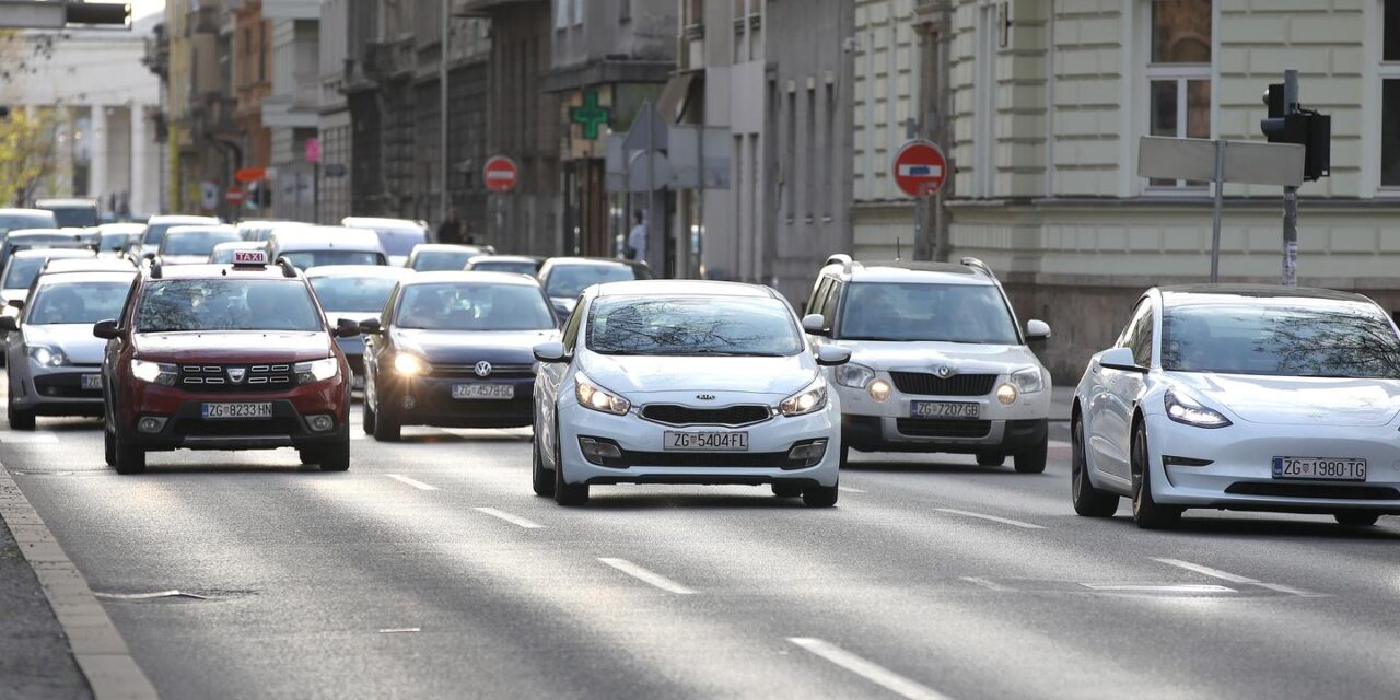 Zagreb: Do jeseni prestaje obveza korištenja dnevnih svjetala u prometu