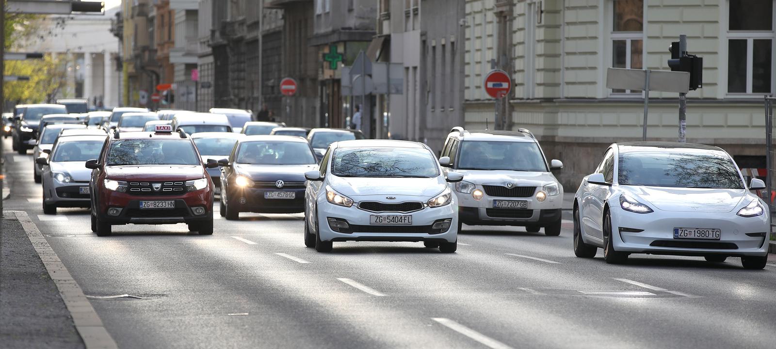 Zagreb: Do jeseni prestaje obveza korištenja dnevnih svjetala u prometu