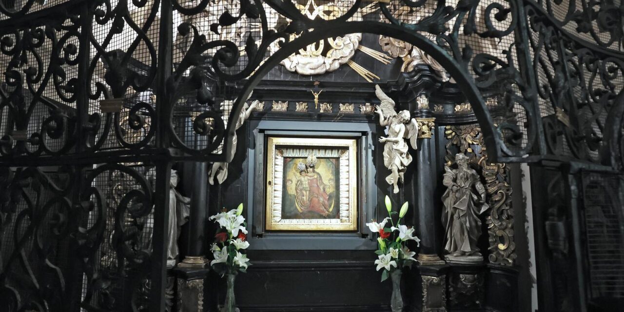Zagreb: Procesija u ?ast Majke Bo�je od Kamenitih vrata, za�titnice Zagreba