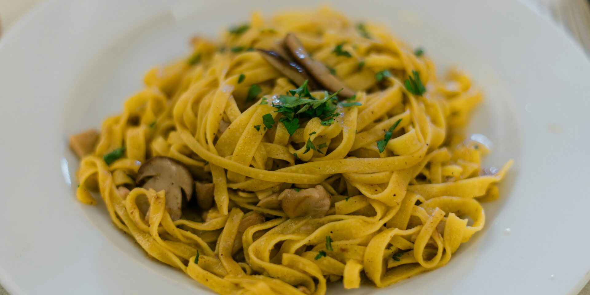 tjestenina s gljivama brza večera parmezan kremasti umak jednostavni recepti recept dana