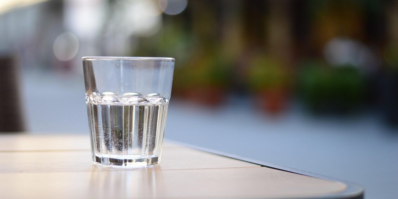 glass voda water čaša