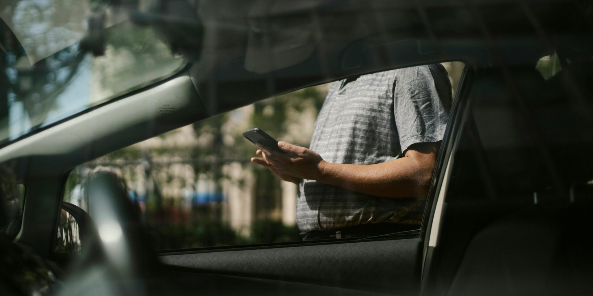 pexels-tim-samuel-5835325