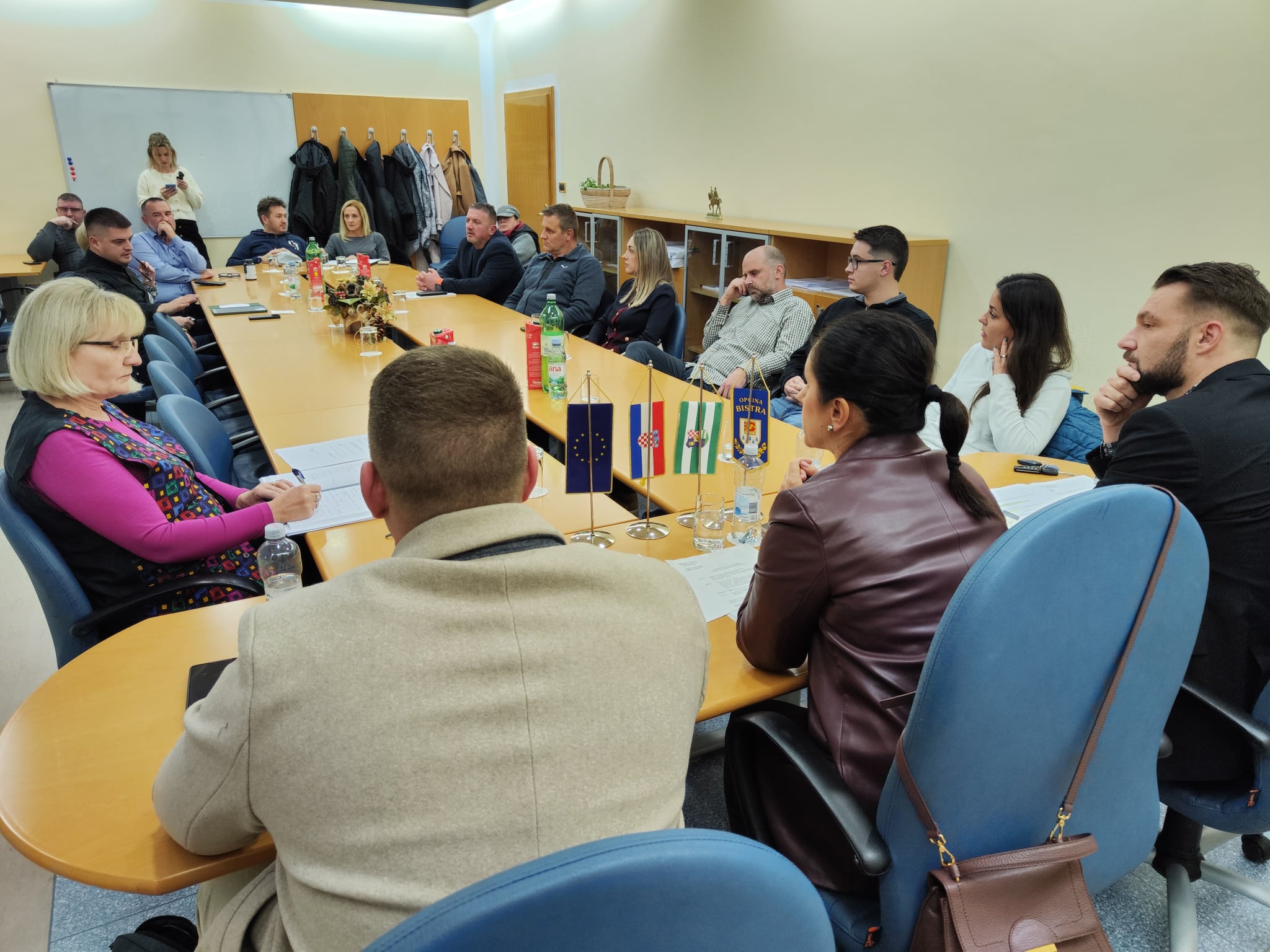 956a47d1-7b62-4598-8fd4-c95022e12db5