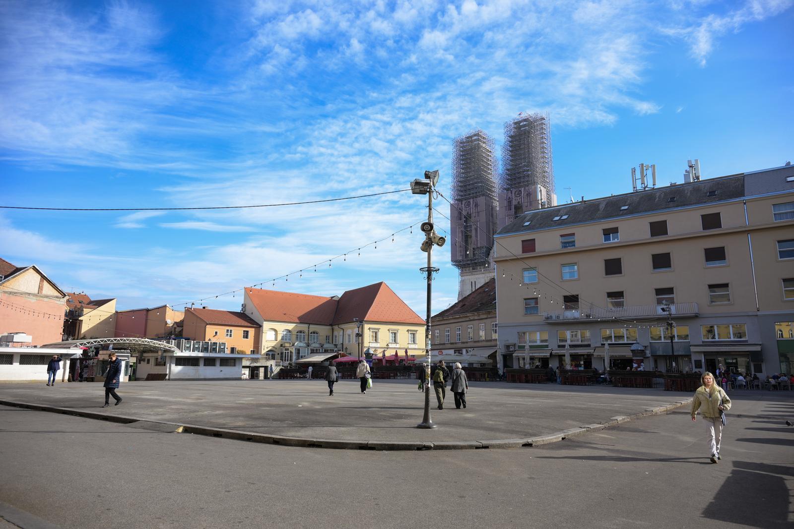 Zagreb: Zbog najavljene renovacije uklonjeni su štandovi s platoa tržnice Dolac