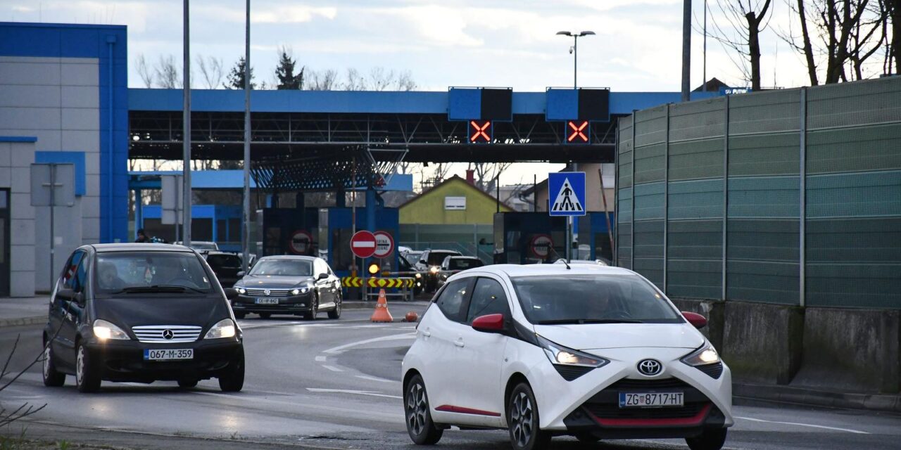 Slavonski Brod: Na graničnom prijelazu pojačan promet vozila na ulazu u RH iz smjera BiH