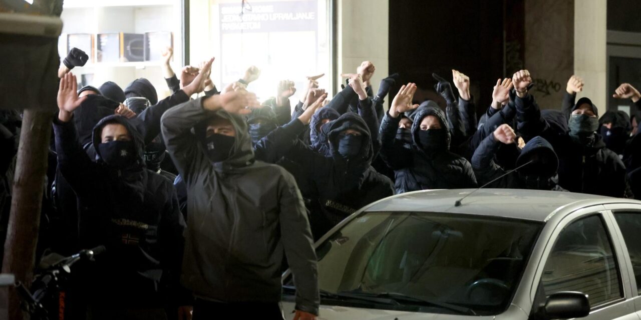 Zagreb: Maskirani muškarci otpjevali svoje ispred Srpskog kulturnog centra i razišli se nakon dolaska interventnih policajaca