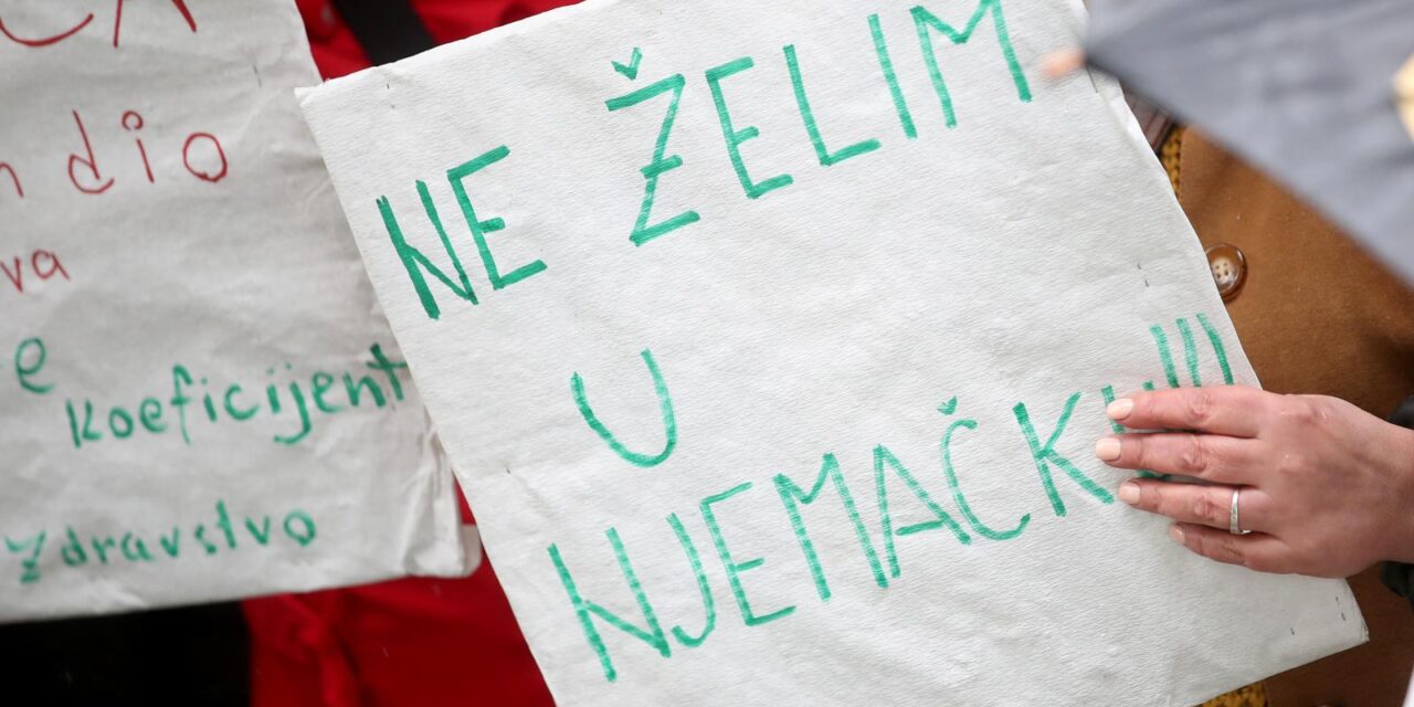 Zagreb: Prosvjed medicinskih sestara, tehničara i nemedicinskog osoblja na Zrinjevcu