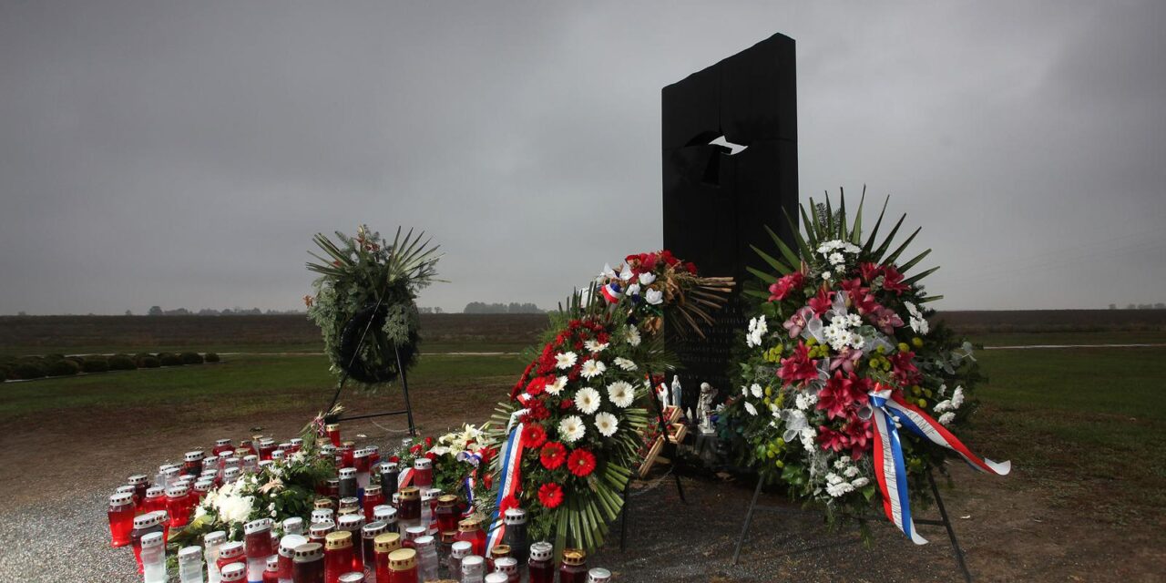 Vukovar: Spomenik na Ov?ari, mjestu masovnog pokolja branitelja i civila