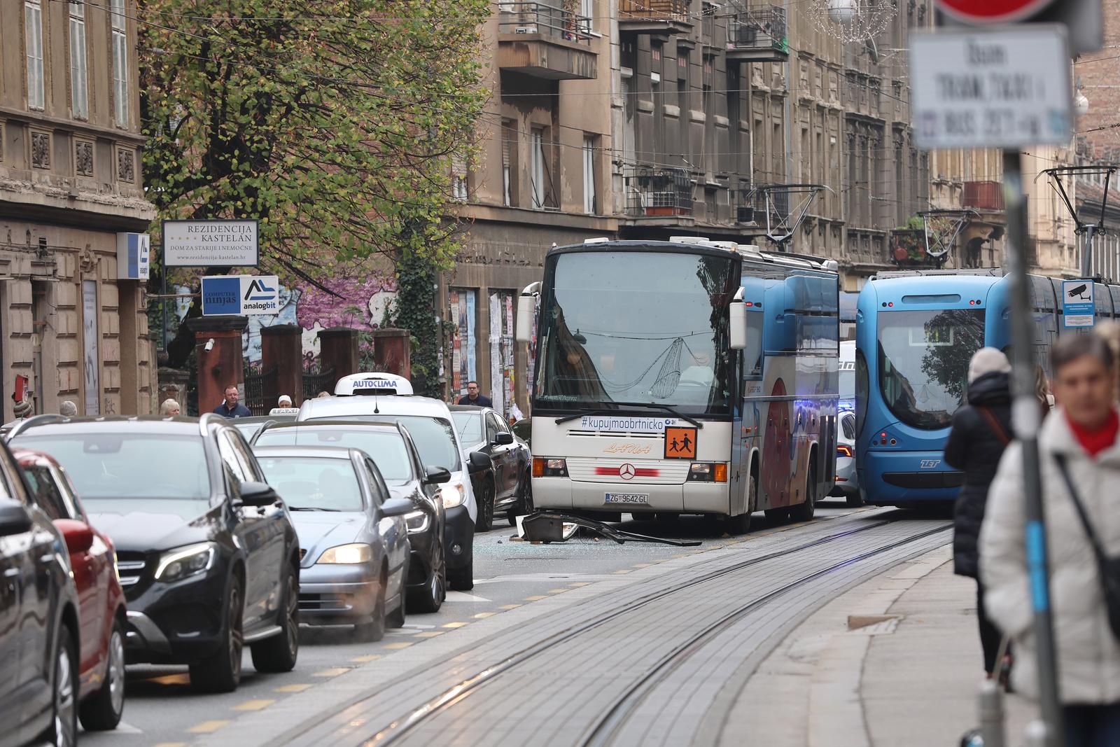 Zagreb: U Ilici zbog sudara tramvaja i autobusa zaustavljen tramvajski promet