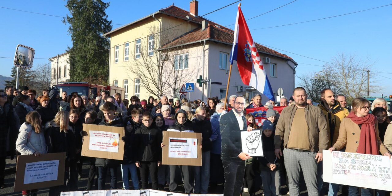 Zagreb: U organizaciji roditelja učenika osnovne škole Donji Dragonožec održan 3. bojkot nastave