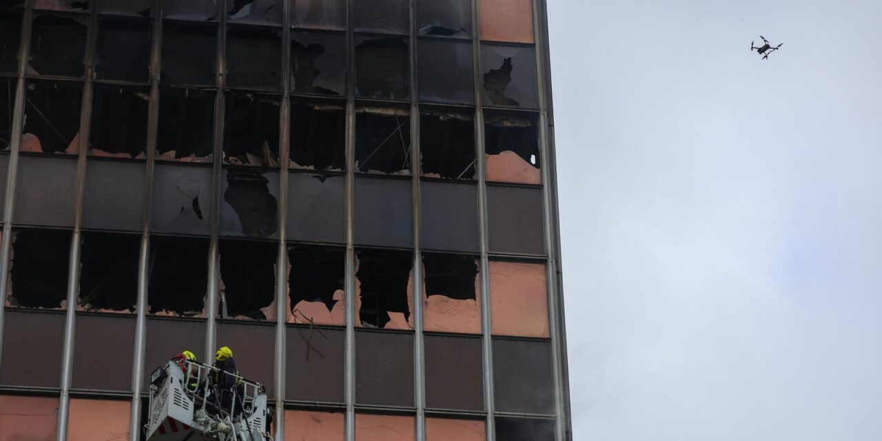 Zagreb: Vatrogasne intervencije na neboderu Vjesnik nastavljaju se i danas
