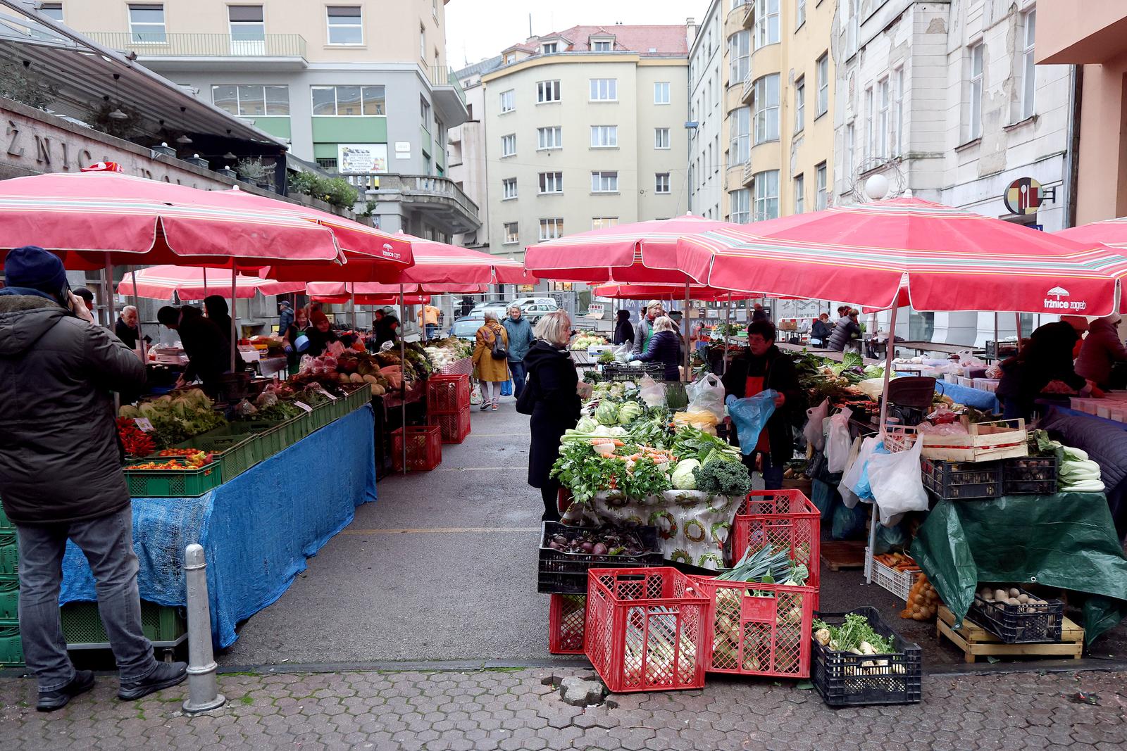 Zagreb: Prodavači s Dolca od danas Pod zidom i na Splavnici, cvjećari na Trgu