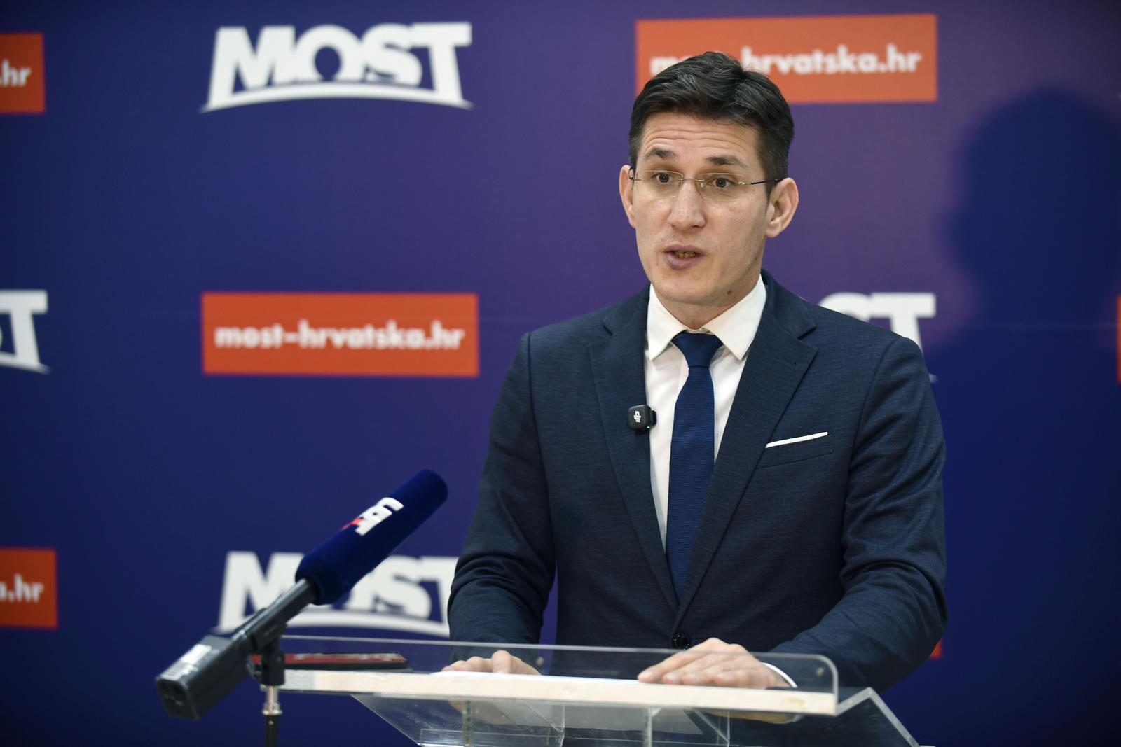 Zagreb: Zvonimir Troskot upozorava javnost na izmjene HZZO-a vezanih uz financiranje lijecenja onkoloskih pacijenata