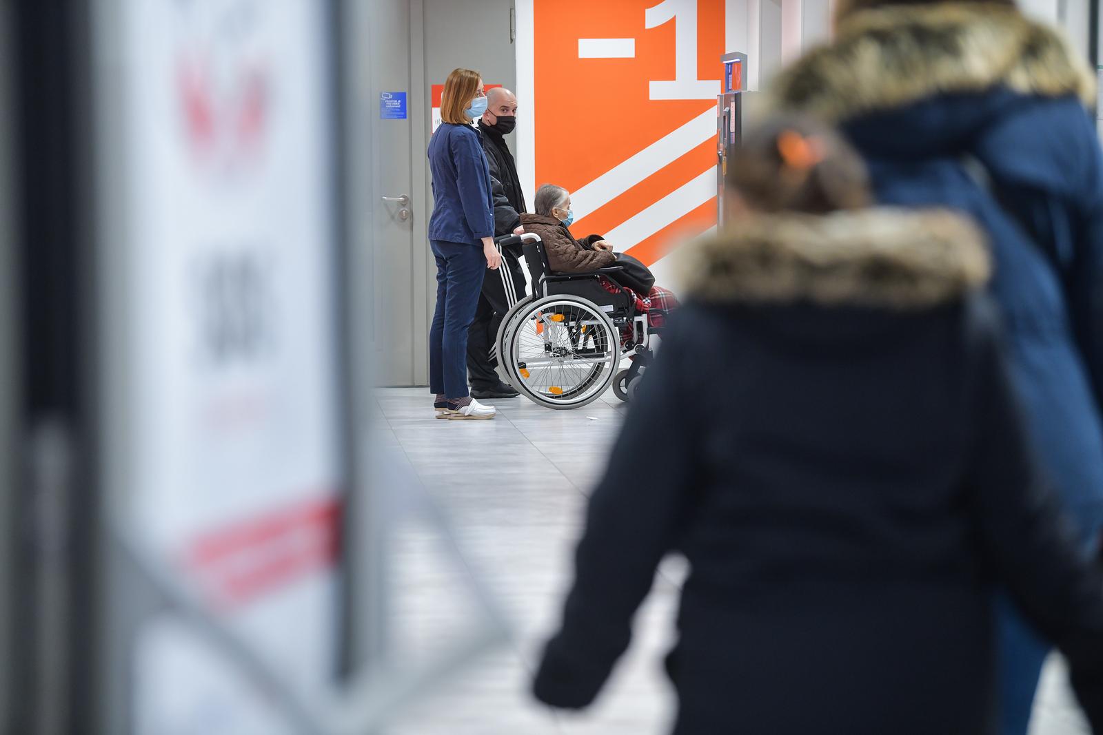 Zagreb: Hodnici u KB Sveti Duh