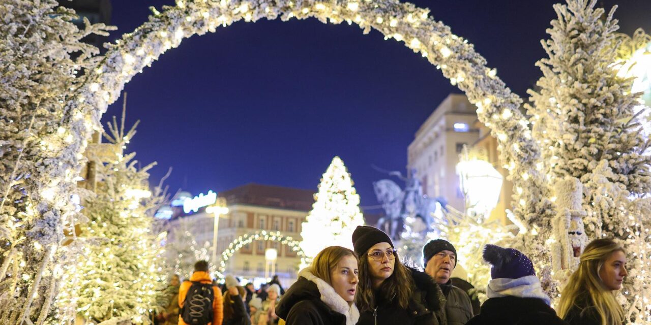 Zagreb: Paljenje prve adventske svije?e