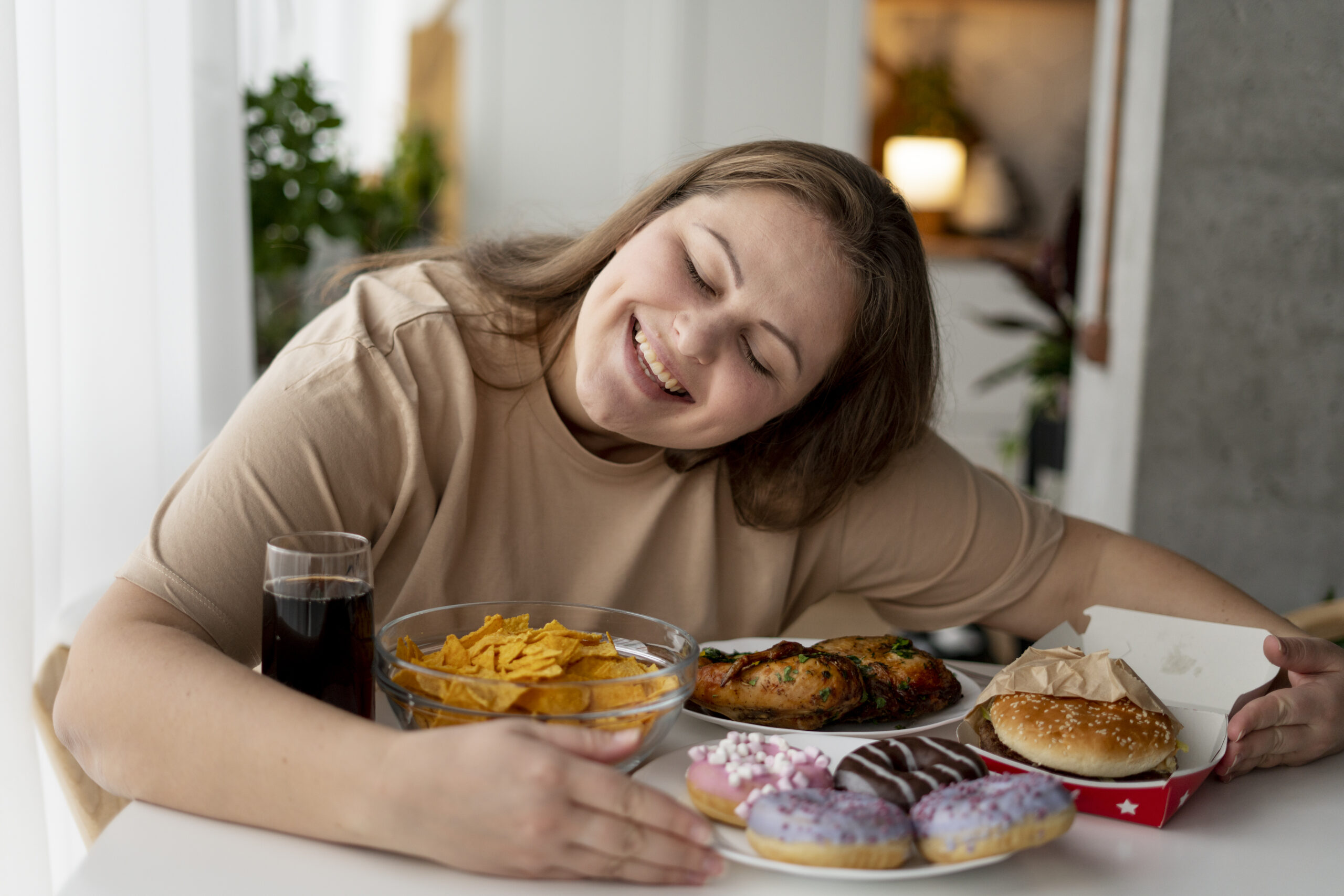 person-with-eating-disorder-trying-eat-fast-food