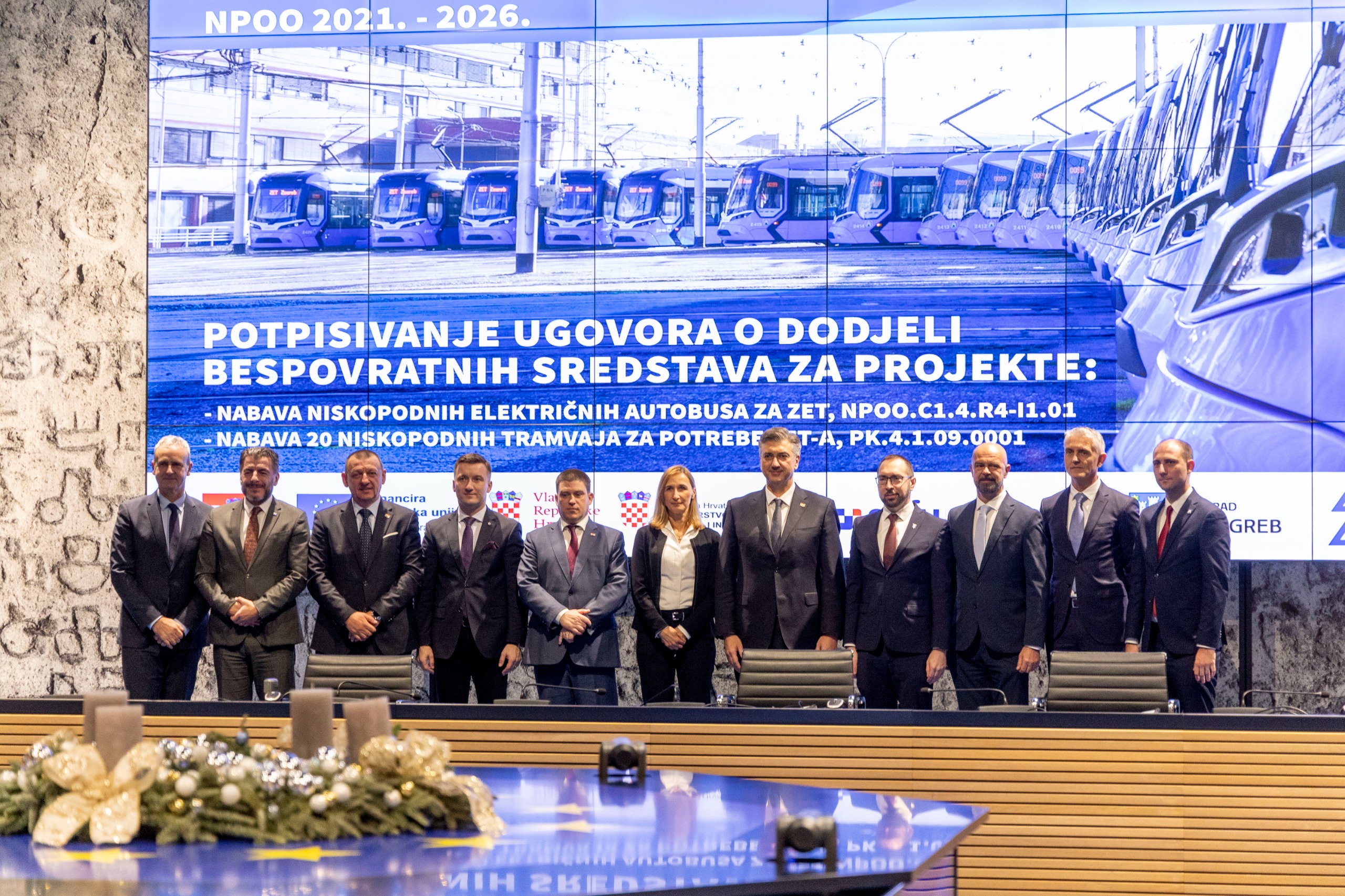 251212_Završena isporuka prvih 20 novih tramvaja i potpisani ugovori o financiranju dodatnih 20 novih tramvaja i 62 nova električna autobusa (1)