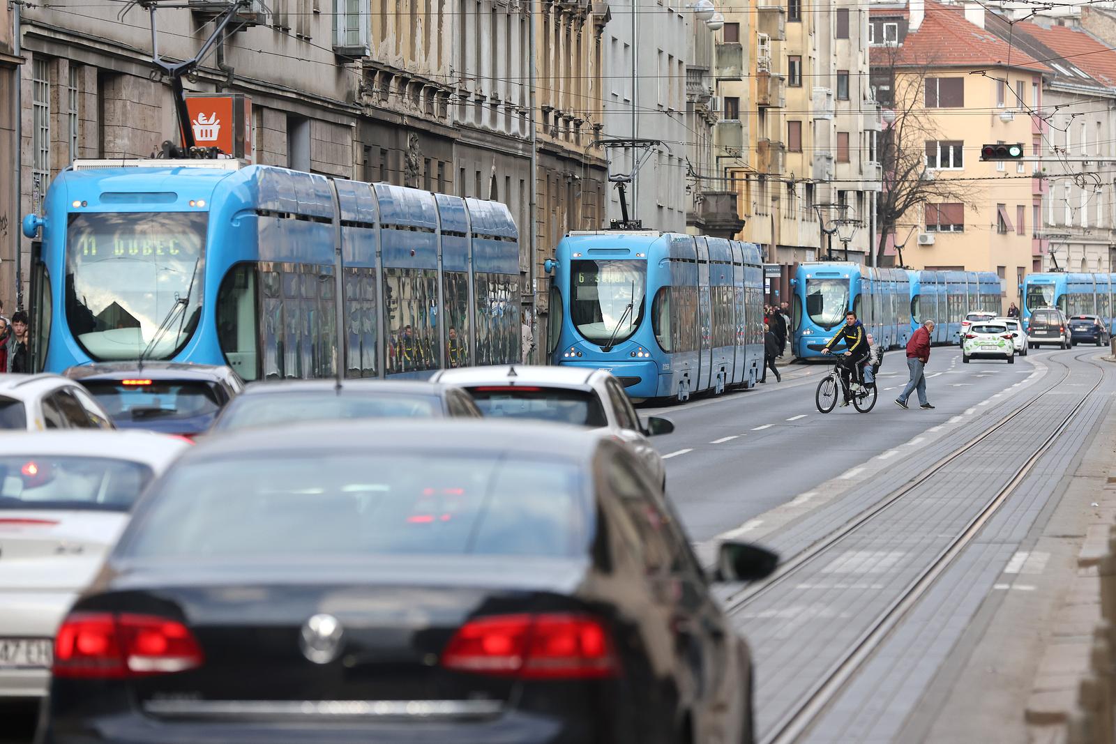 Zagreb: Automobilom u Ilici naletio na pješaka, tramvajski promet u prekidu