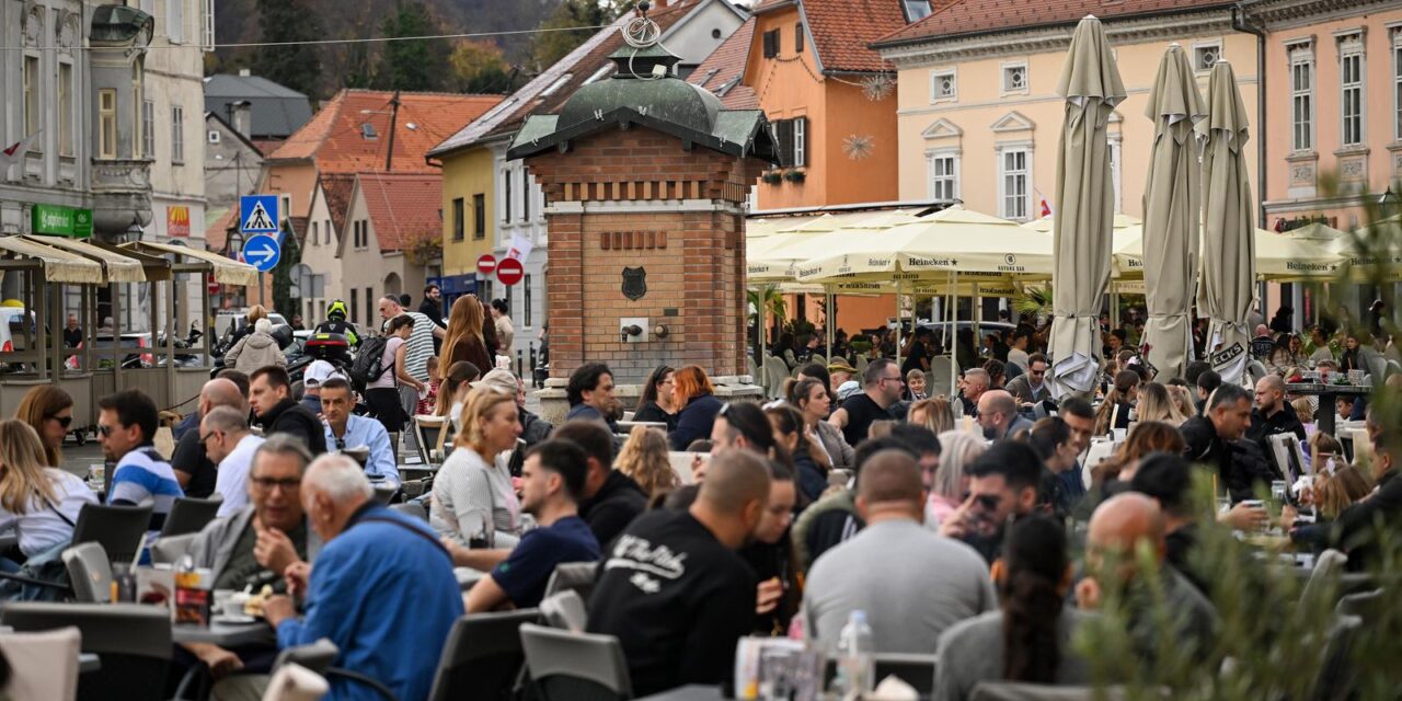 Centar grada Samobra tijekom jesenjeg dana
