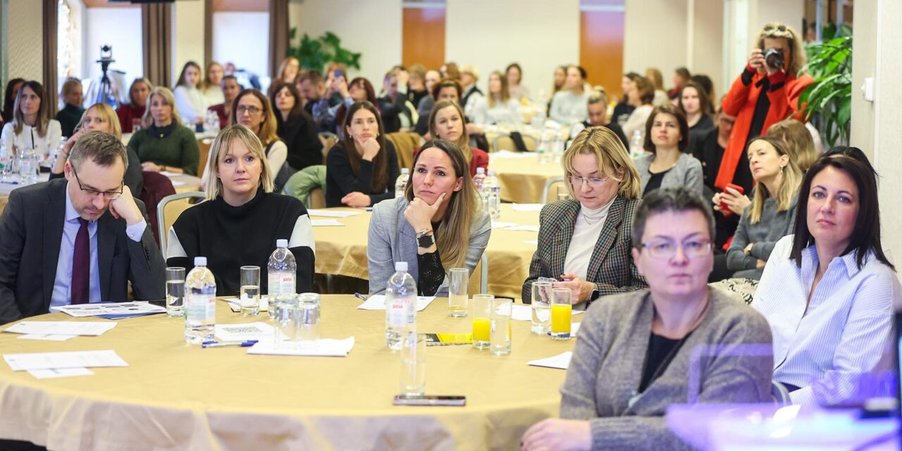 U organizaciji Udruge Roditelji u akciji &#8211; Roda odr�ana je konferencija Roditeljstvo i digitalna ravnote�a