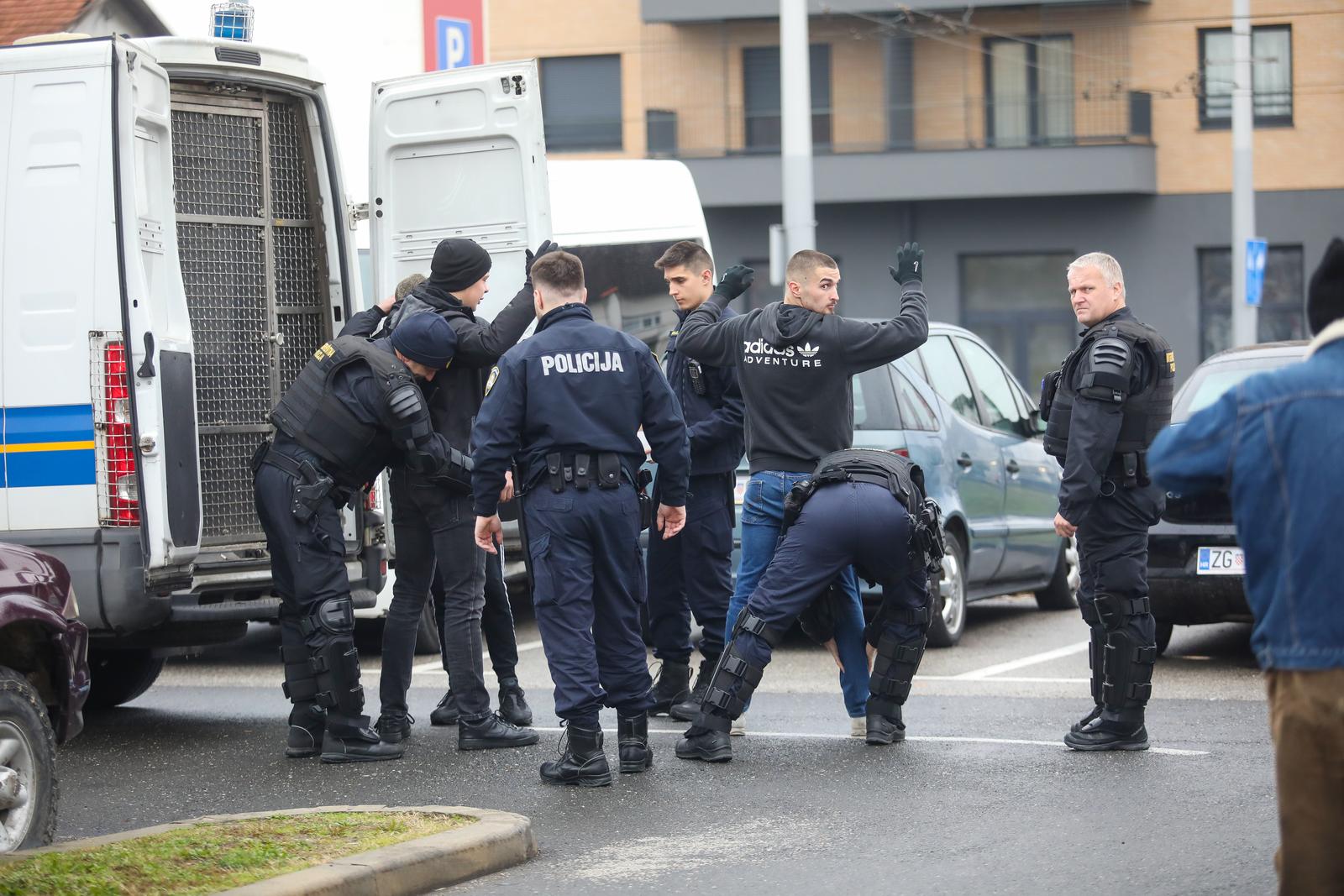 Zagreb: Redovno postupanje policije  uoči utakmice Hajduk – Dinamo