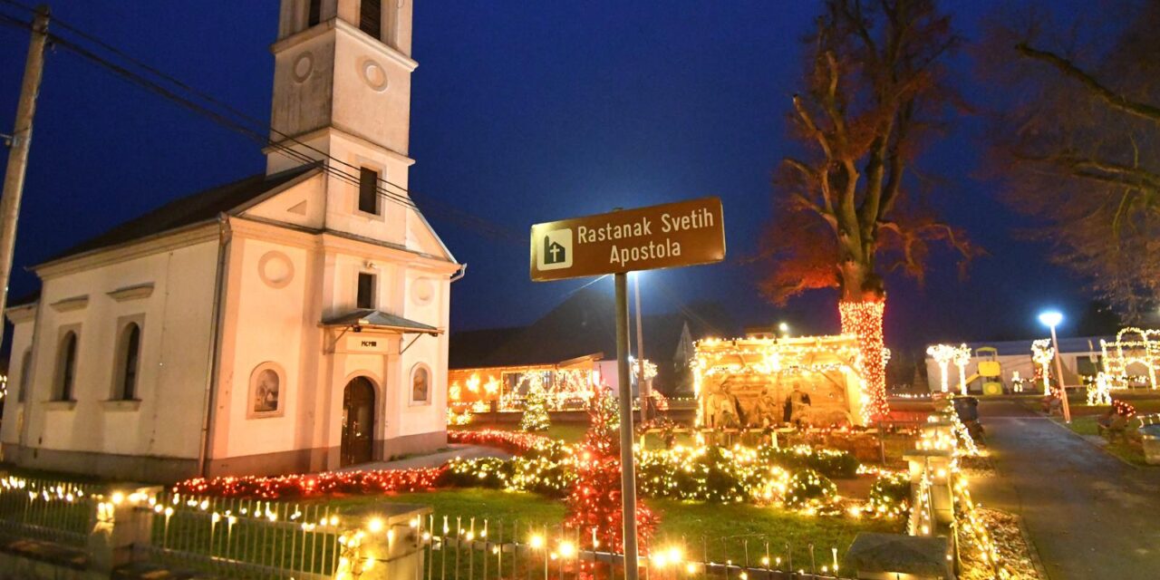 Adventska čarolija u Farkaševcu gdje je čak i “Fićo” ukrašen lampicama