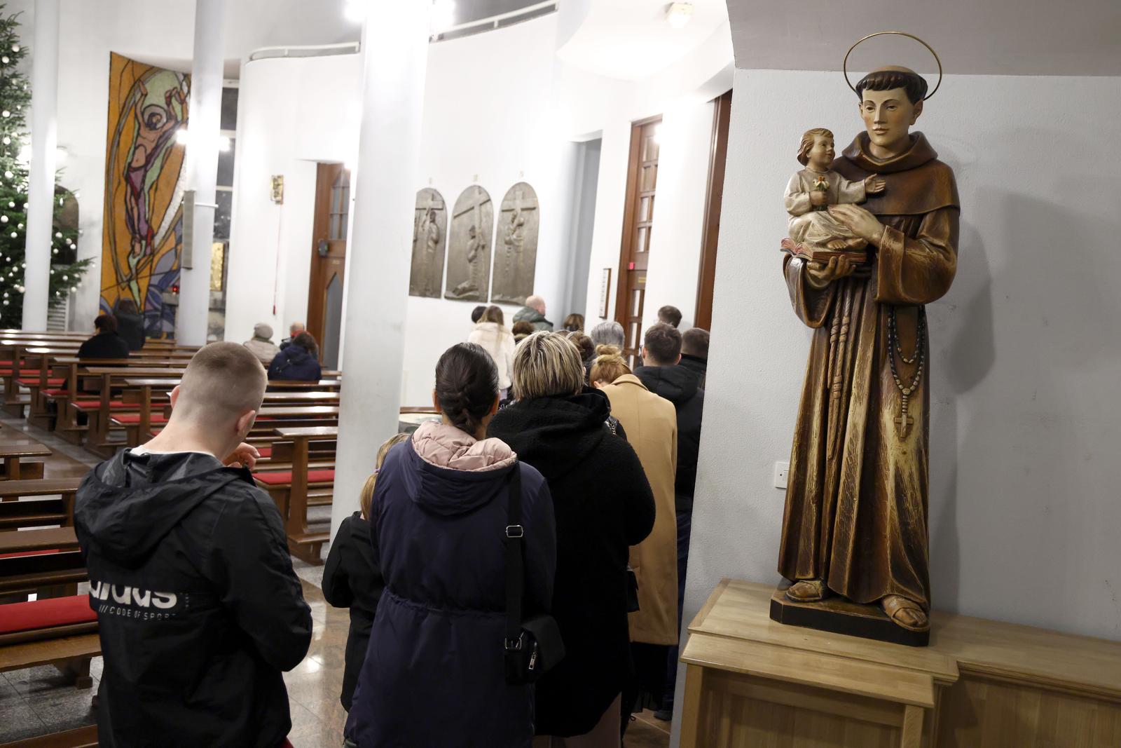 Zagreb: Red za božićnu ispovijed
