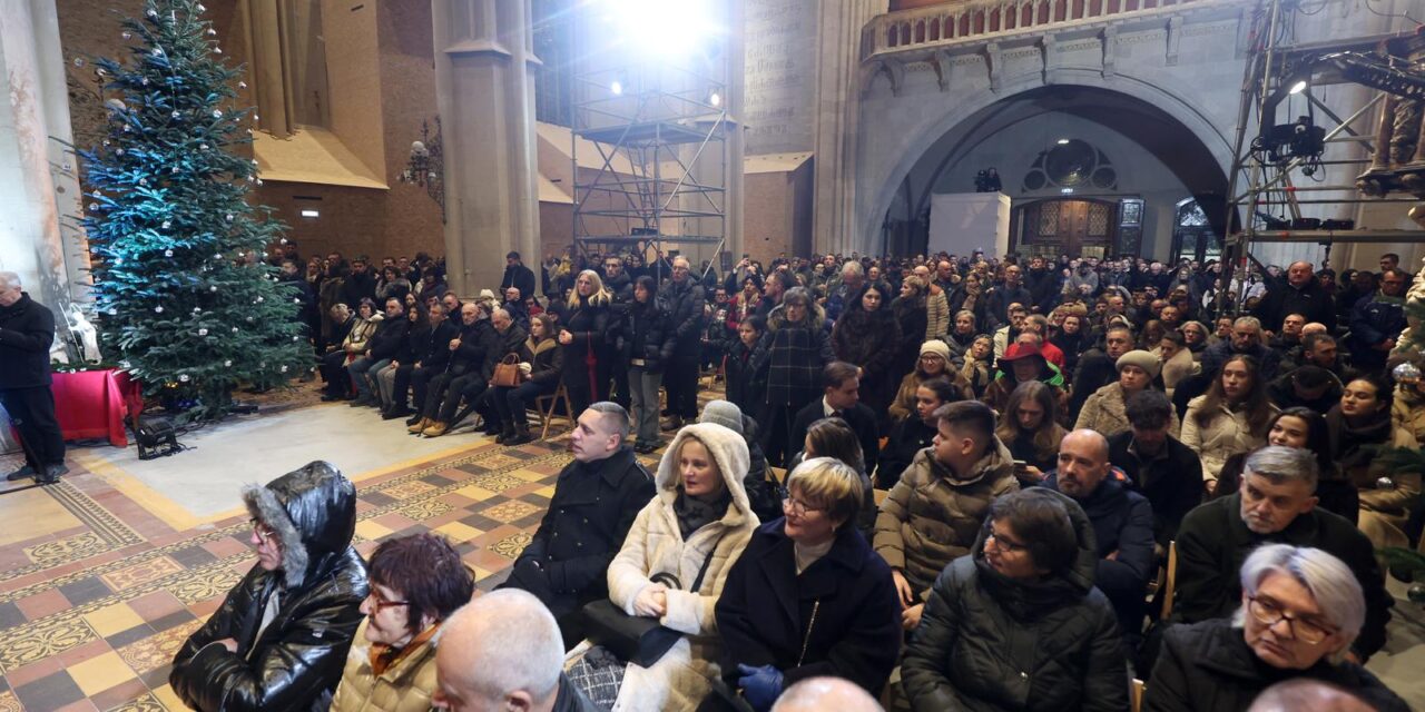 Zagreb: Misa polnoćka nakon pet godina slavi se u katedrali