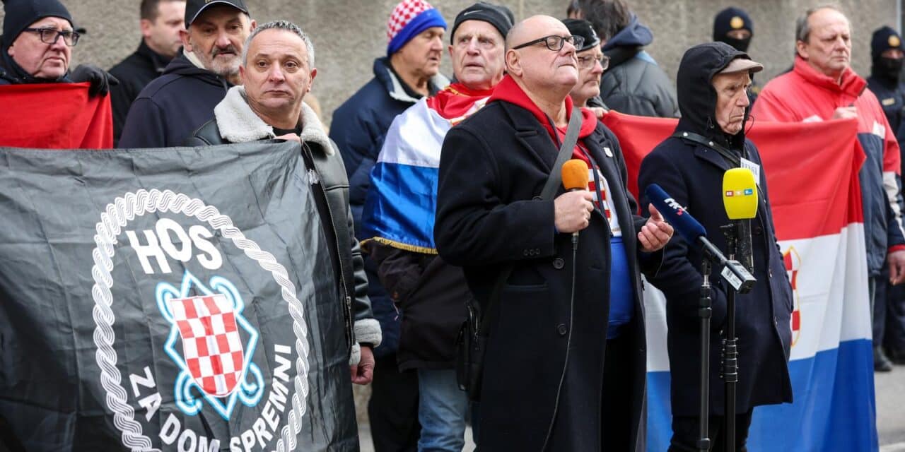 Prosvjednici  su stigli pred stan Tomislava Tomaševića i najavili  da će pjevati Thompsonove pjesme