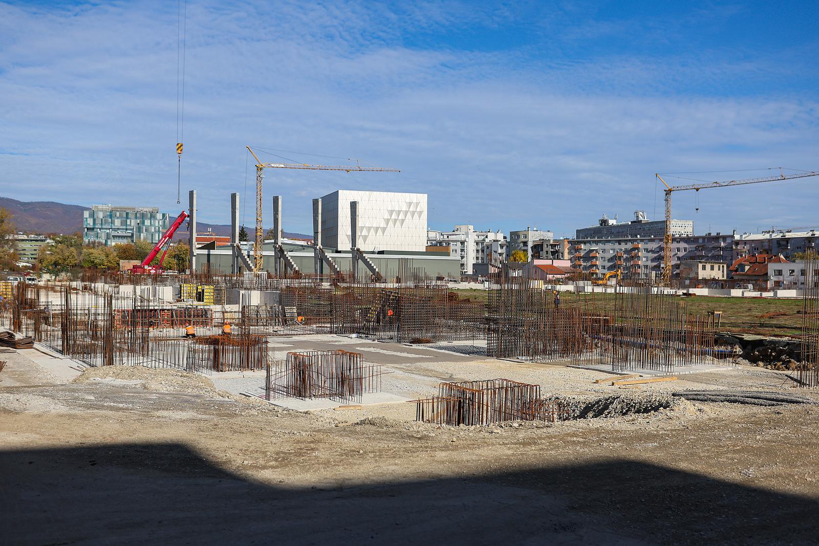 Postavljen peti nosivi stup za sjevernu tribinu na stadionu u Kranj?evi?evoj