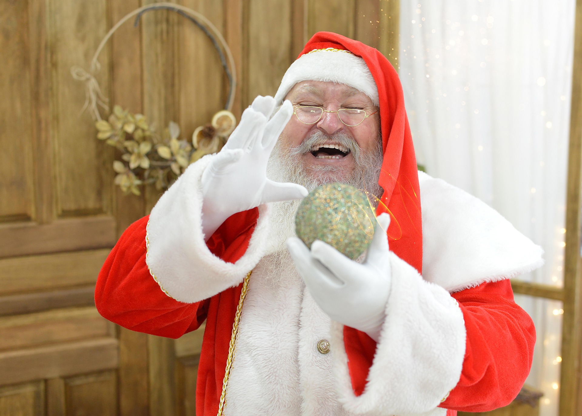 santa-claus-7914853_1920