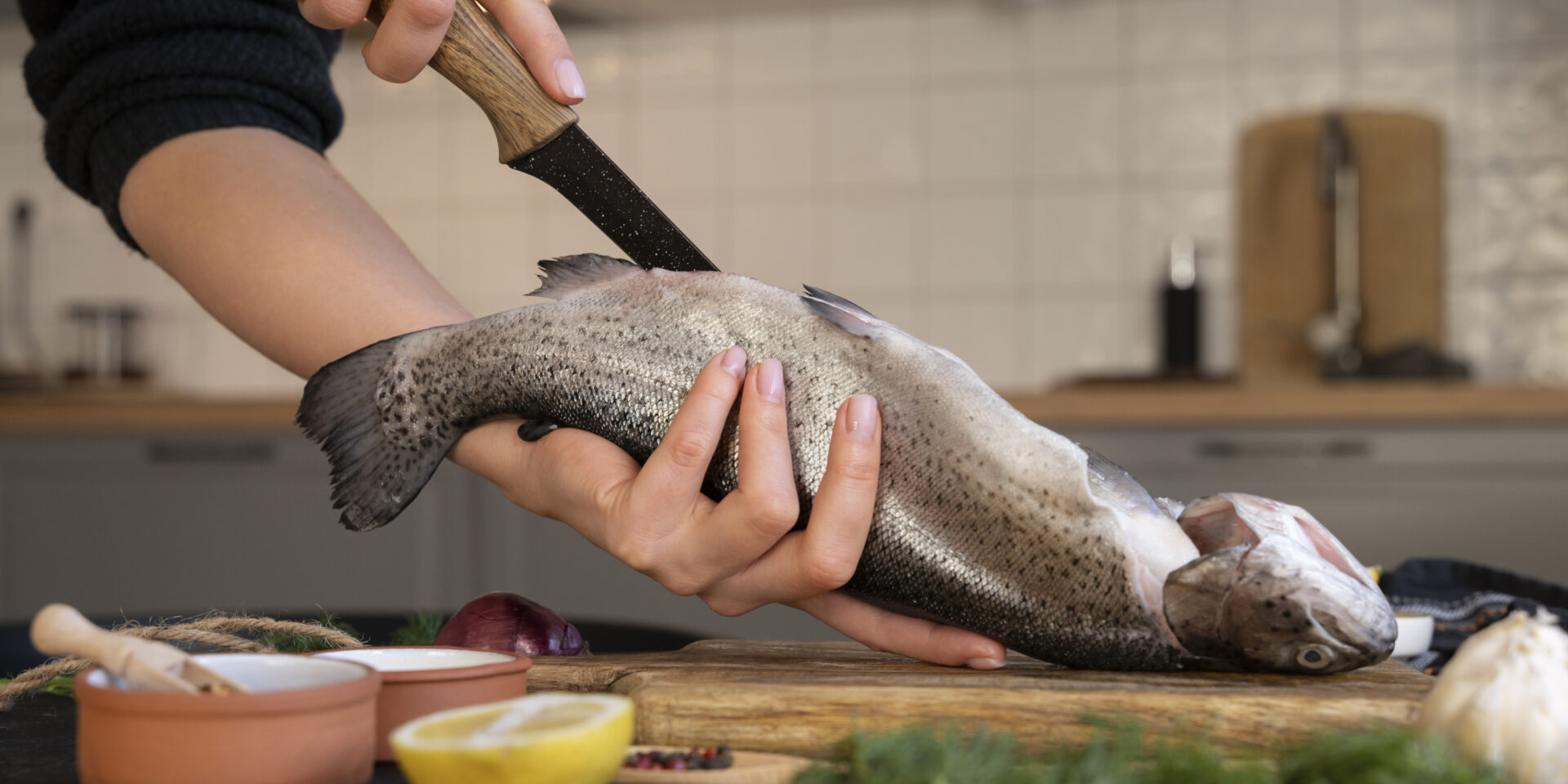 riba fish čišćenje krljušt