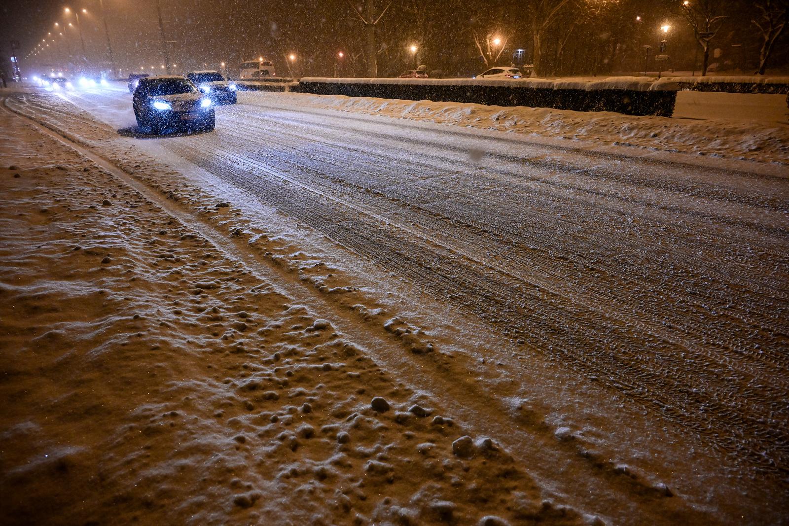 Zagreb: Snijeg pada bez prestanka od jutros