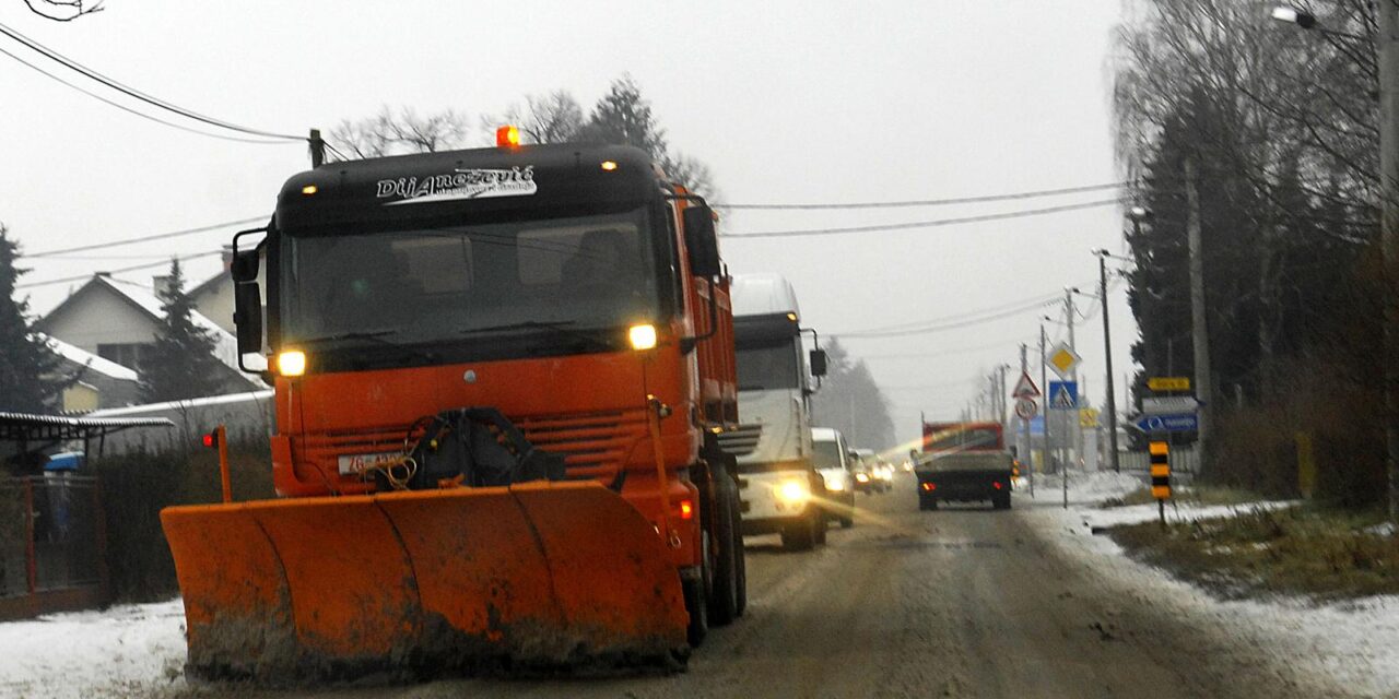 Velika Gorica: Ledena ki�a i snijeg uzrokovali kaos na cesti
