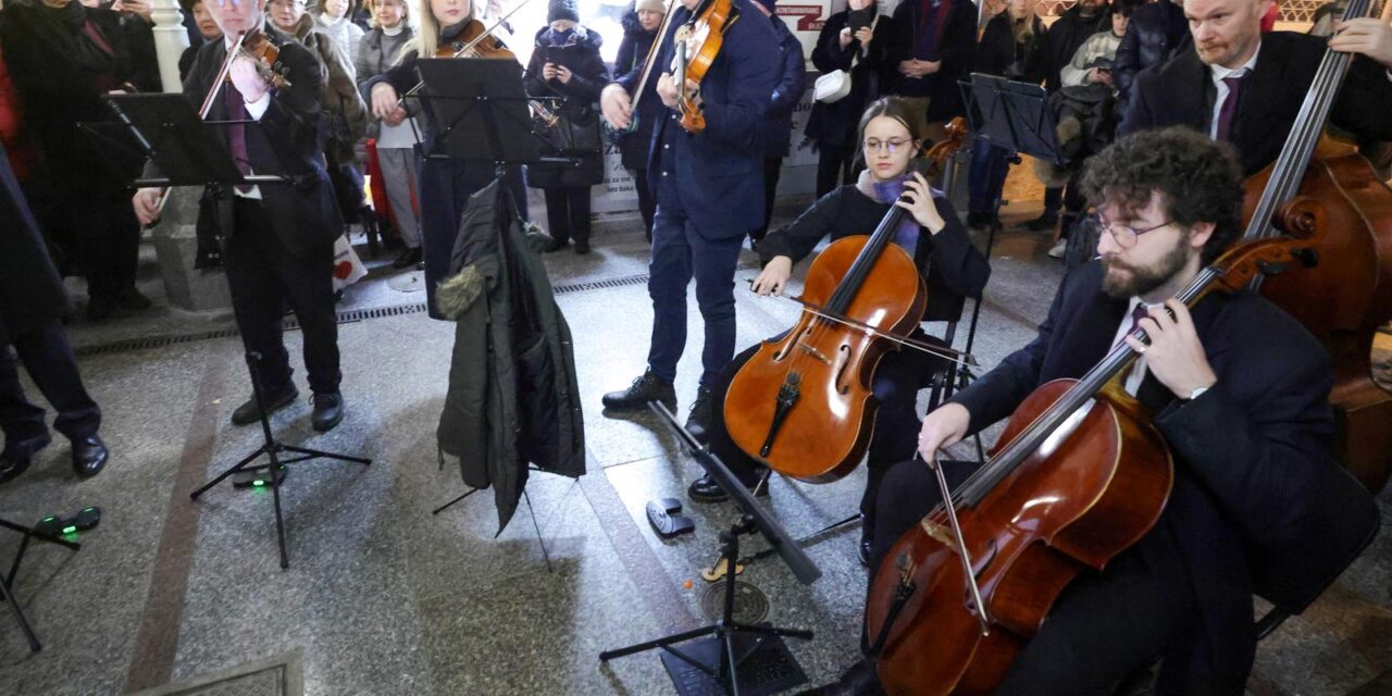 Zagreb: Zagrebački solisti nastupili na zatvorenom dijelu tržnice Dolac