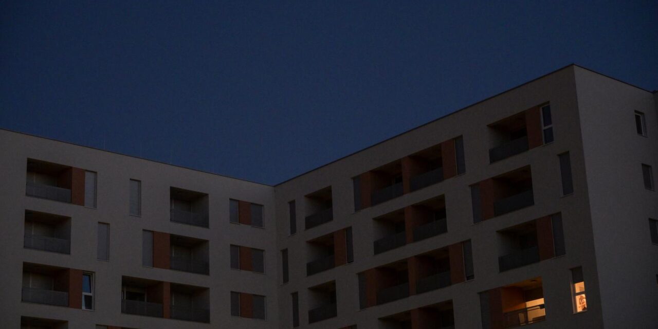 Zagreb: Novogradnja s praznim stanovima u naselju Trnsko u večernje sate