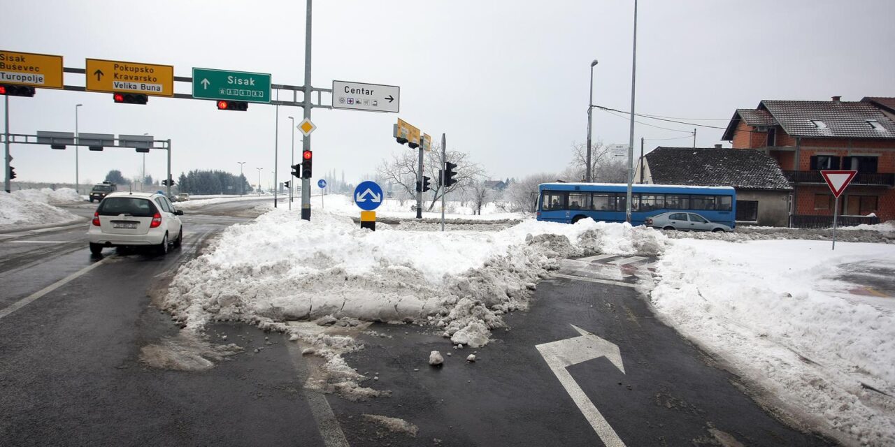 Velika Gorica: Glavne prometnice o?i�?ene od snijega a plo?nici se ?iste