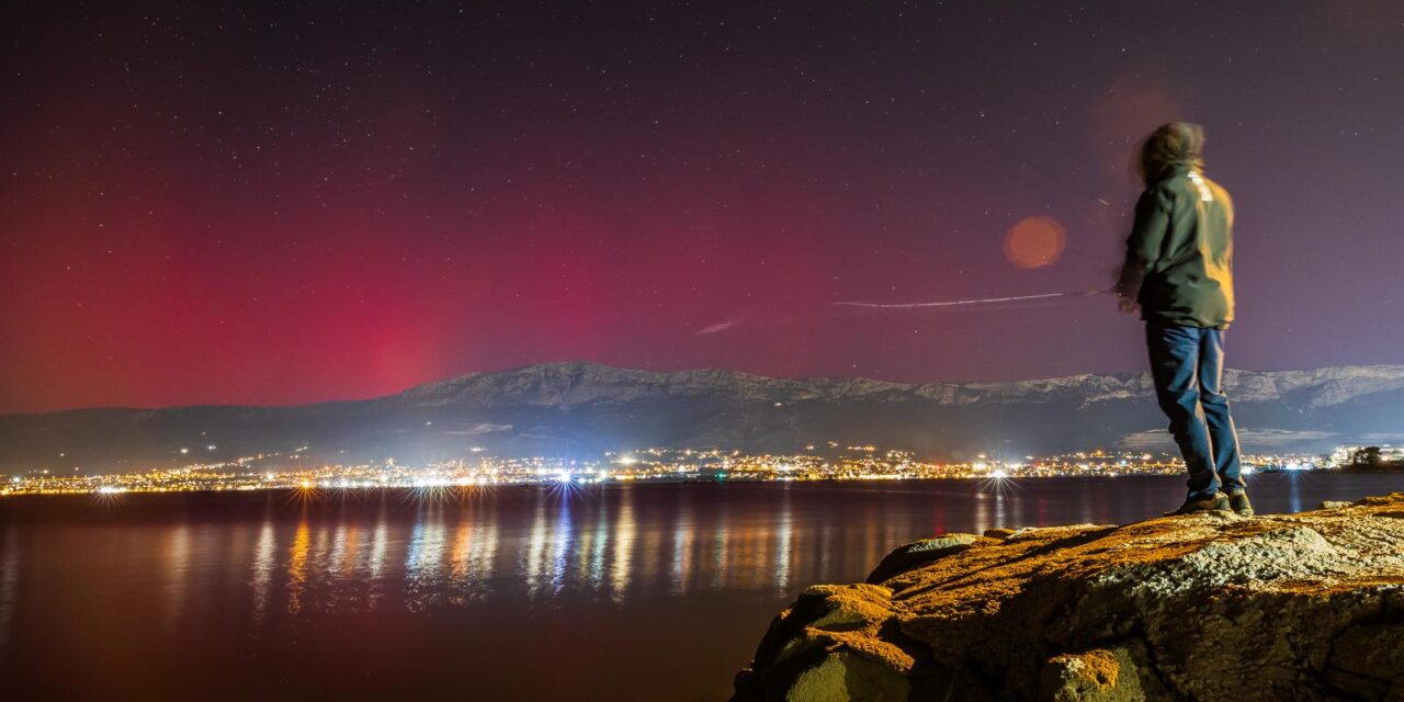 Pogled na auroru borealis iz lučice Spinut